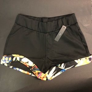 Shorts with tropical print